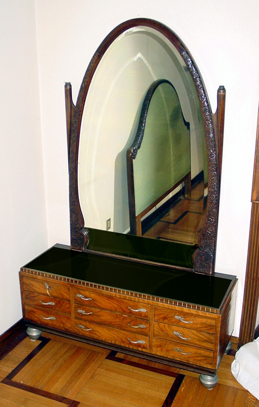 Toilette Vintage Legno piano nero del XX Secolo , Pezzo di storia autentico - Robertaebasta® Art Gallery opere d’arte esclusive.